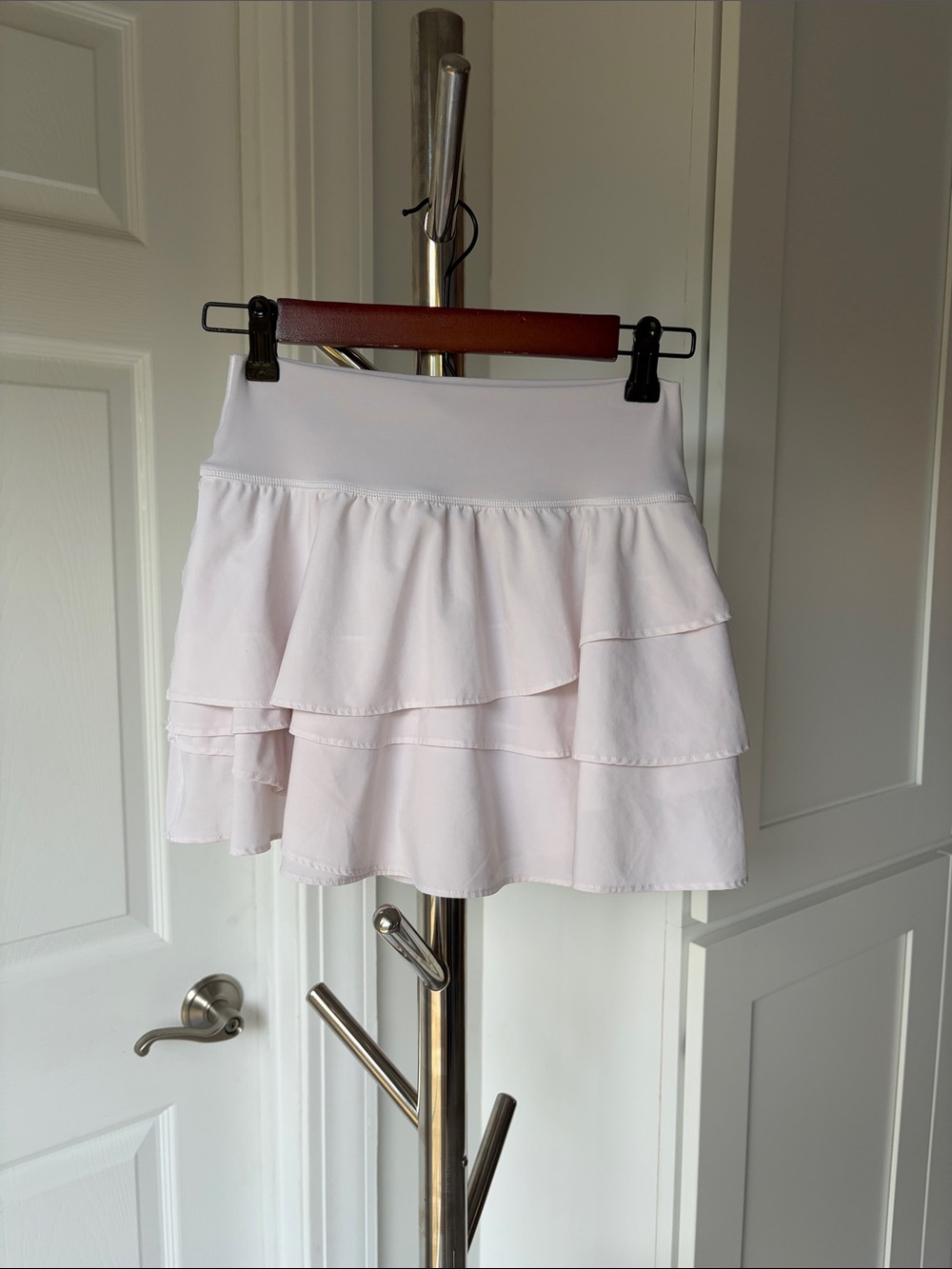 Offline by Airie Women’s Light Pink Tiered Ruffle Skort, Size S.
